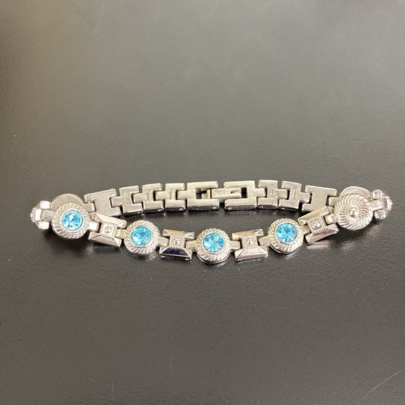 💙Silver Bracelet with Blue Accents - Picture 2 of 3